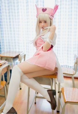 欧美马甲线女王_720免费播放