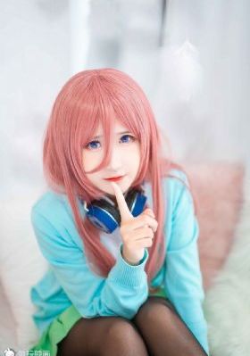 欧美人听大鱼周深郭沁_HDBD在线观看
