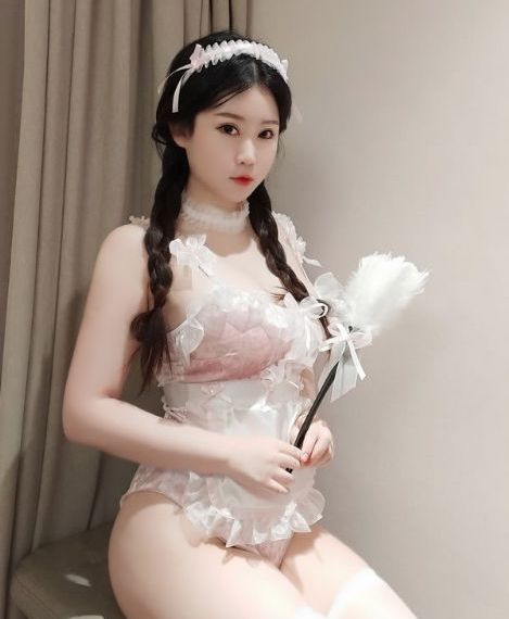 欧美萌娃头像看天空_4K高清视频播放